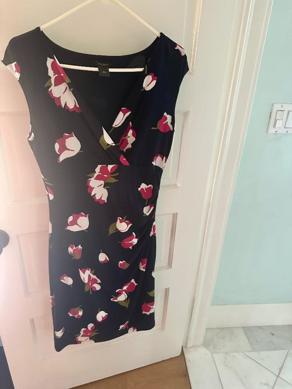 Size 6 Navy with Magenta and White Flowers Ann Taylor Factory Knee Length Dress